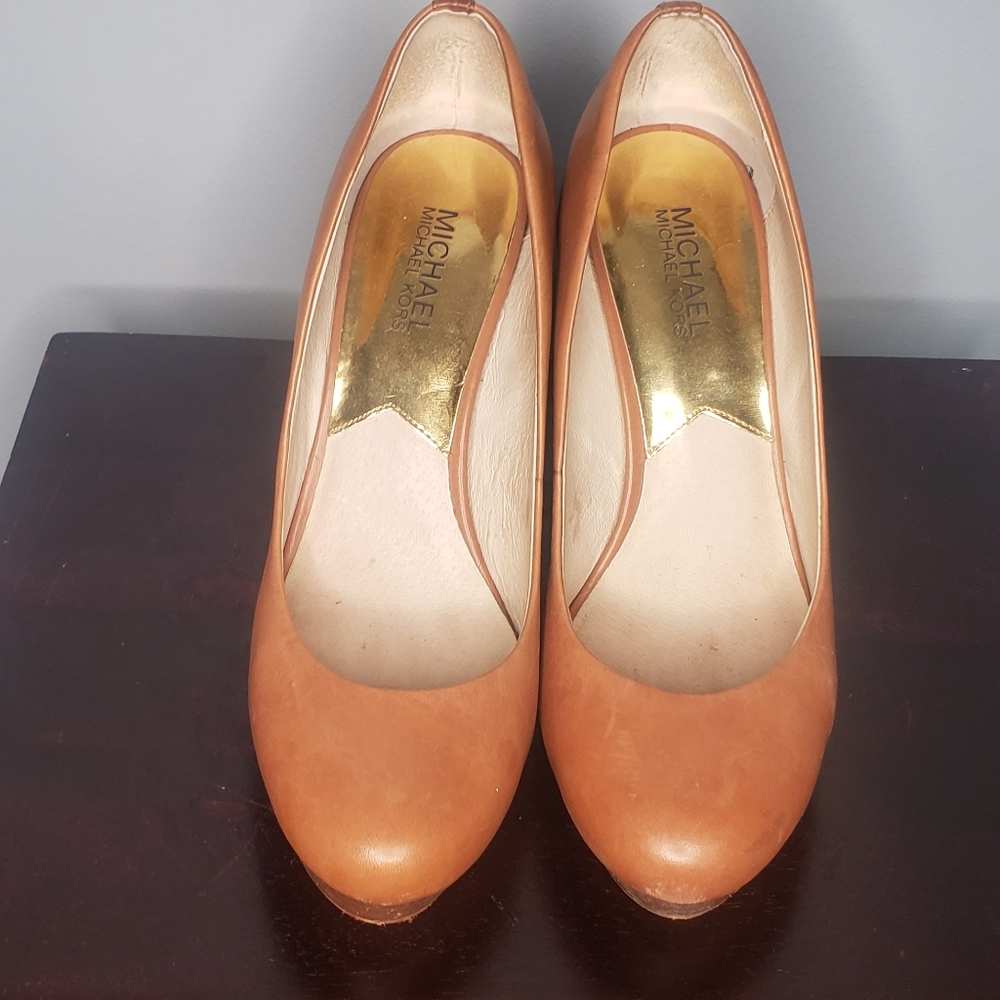 MK Leather Pumps
